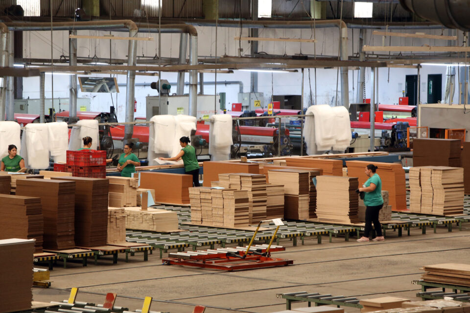 VCom um crescimento de 12,8%, a indústria do Paraná