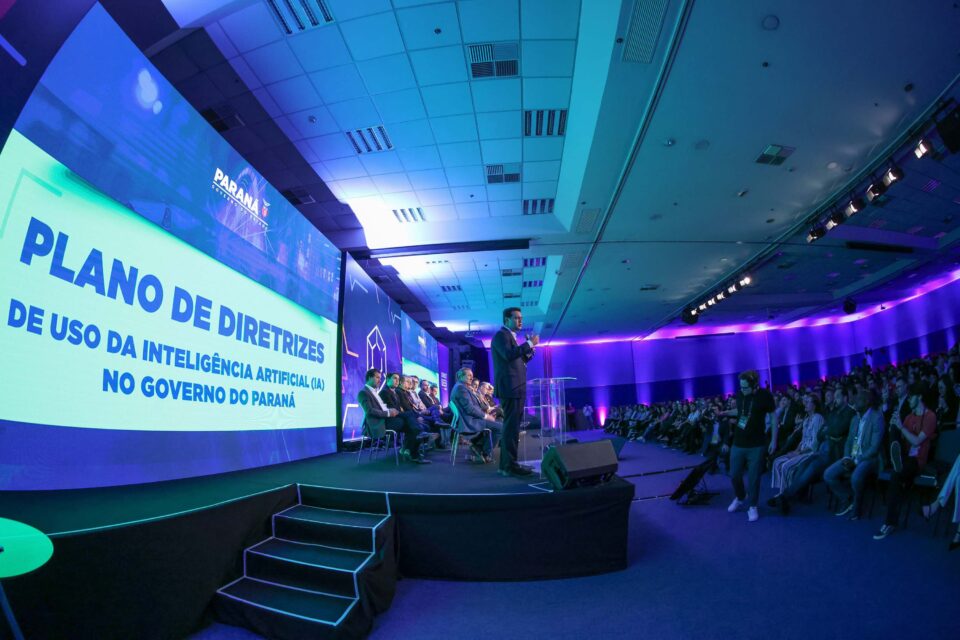 Governador do Paraná apresenta diretrizes de IA no serviço público