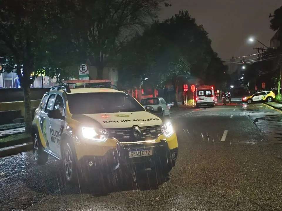 Homem Assassinado Brutalmente Próximo à Universidade em Curitiba
