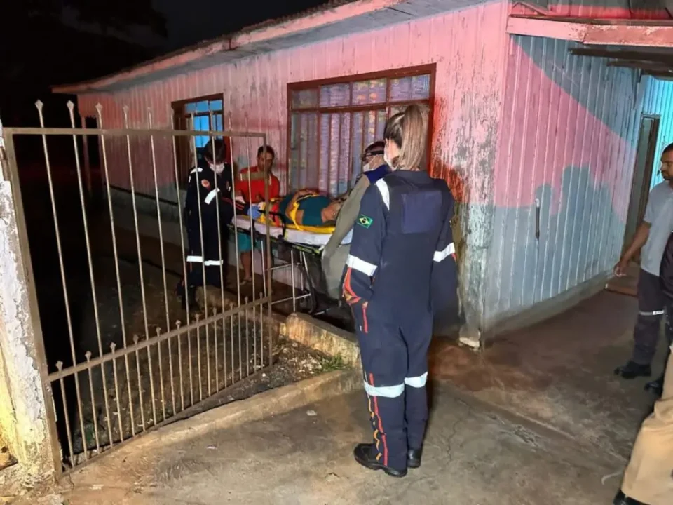 Mulher baleada no lugar do filho enquanto dormia