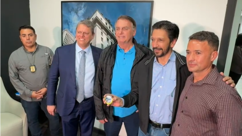 Tarcísio de Freitas falando sobre a extensão do metrô de SP.