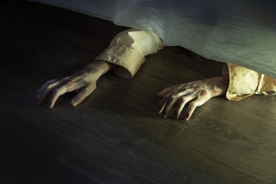 Crime Violento Estuprador Esmaga Testículo de Travesti