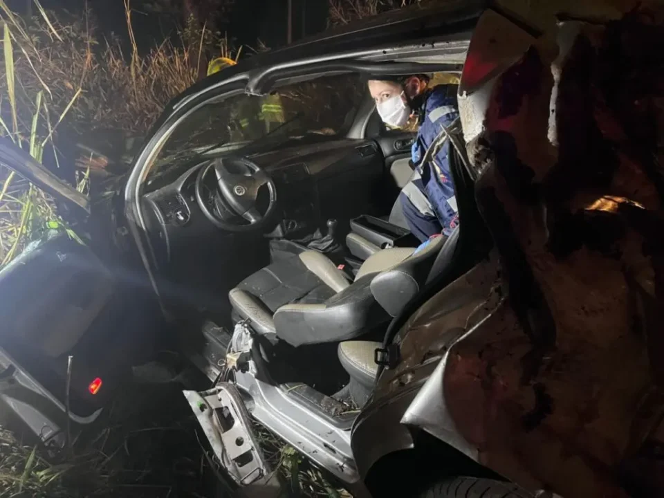 Acidente grave PR-323 com capotamento de veículo na região