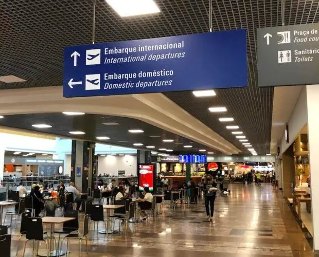 Aeroporto de Porto Alegre retoma operações de check-in