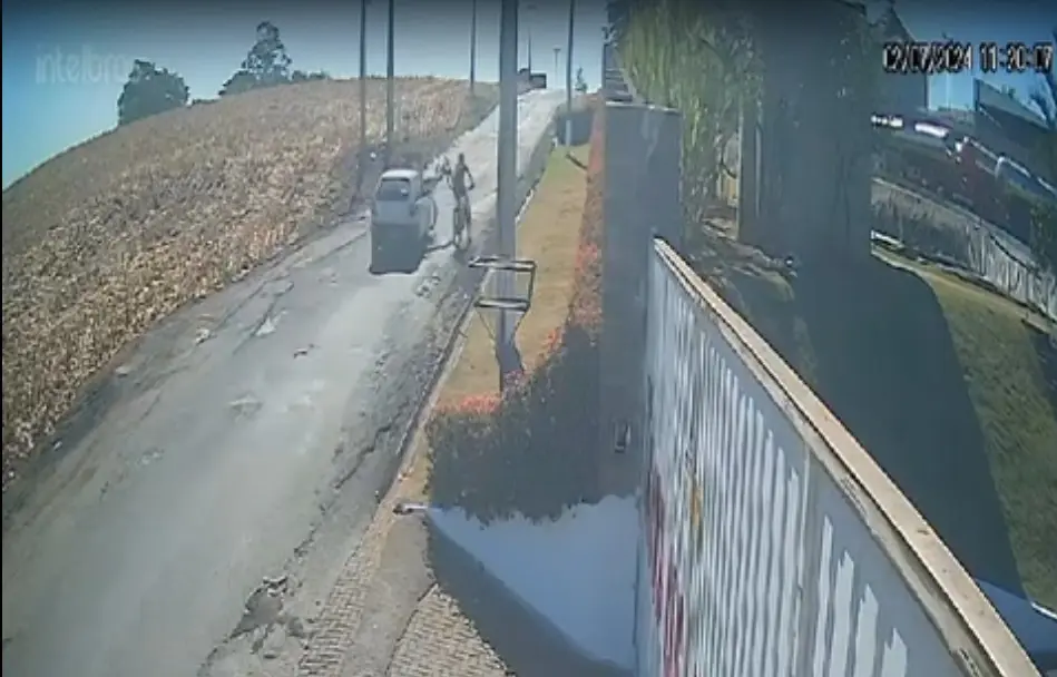 Ciclista em Estado Grave Após Acidente com Carro