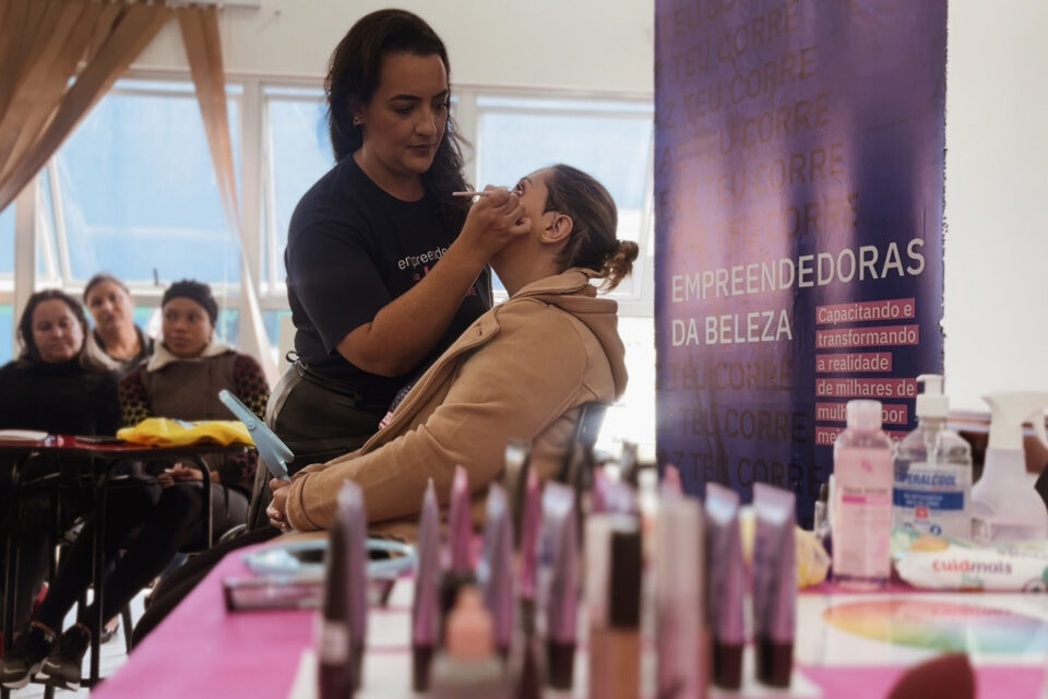 Empreendedoras da Beleza: Cursos Gratuitos de Maquiagem
