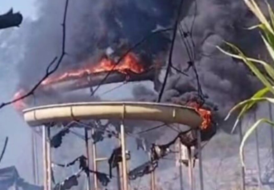Incêndio Destrói Parque Aquático Abandonado em Apucarana