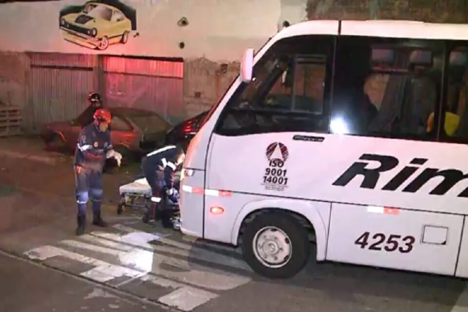 Mulher morre ao presenciar acidente grave