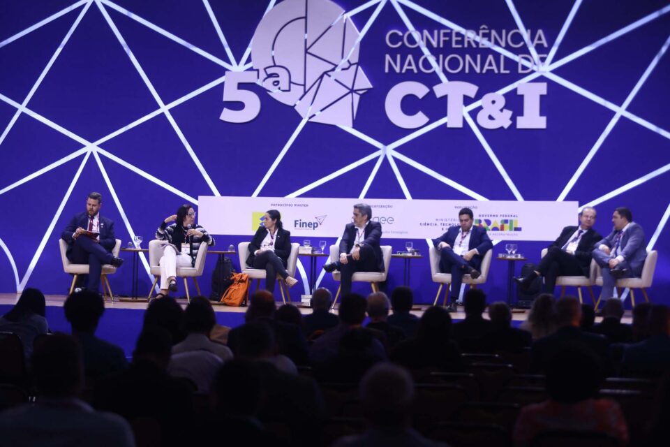 Paraná Discute Diretrizes para Ciência, Tecnologia e Inovação