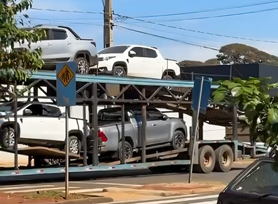 Polícia Apreende Caminhão Cegonha com Oito Veículos Roubados