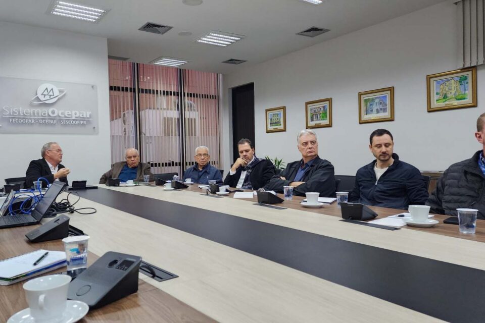 Sistema Estadual de Agricultura em reunião com Ocepar e Faep.