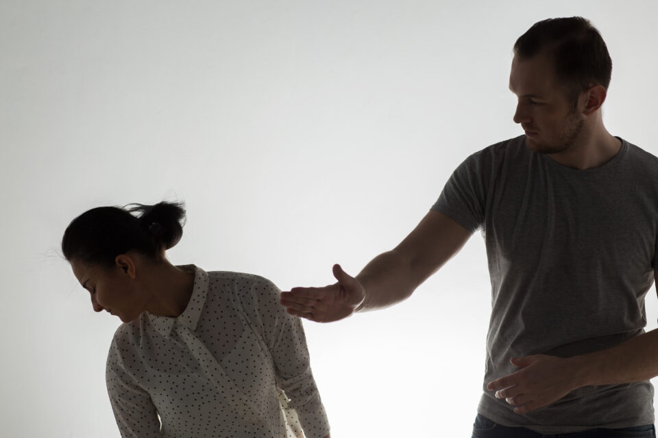 Filho Defende Mãe de Agressão e Deixa Pai Inconsciente