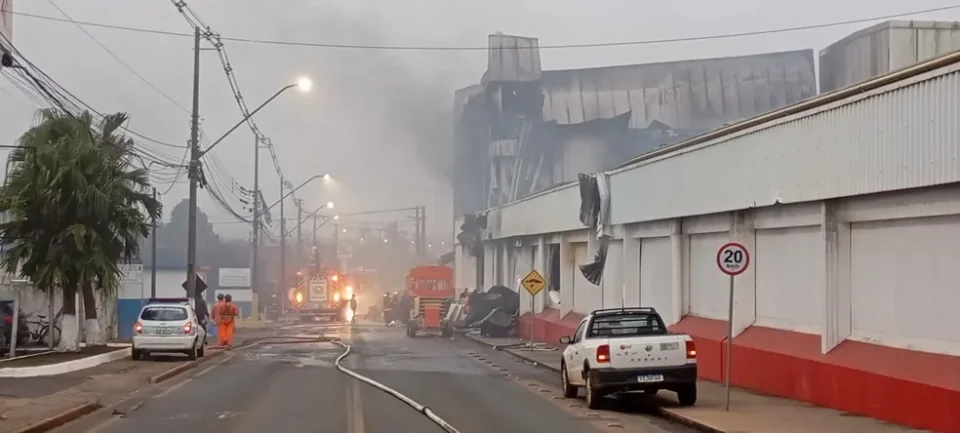 Incêndio na Indústria de Frangos de Corte BRF em Carambeí