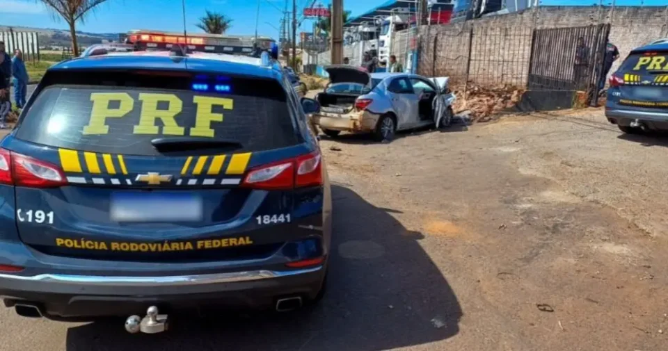 Perseguição termina com 245 kg de maconha apreendidos