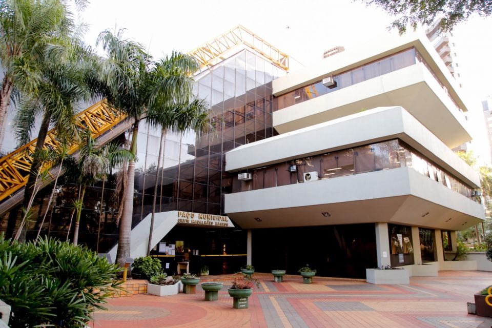 Silvio Barros lidera com 57% na corrida eleitoral de Maringá