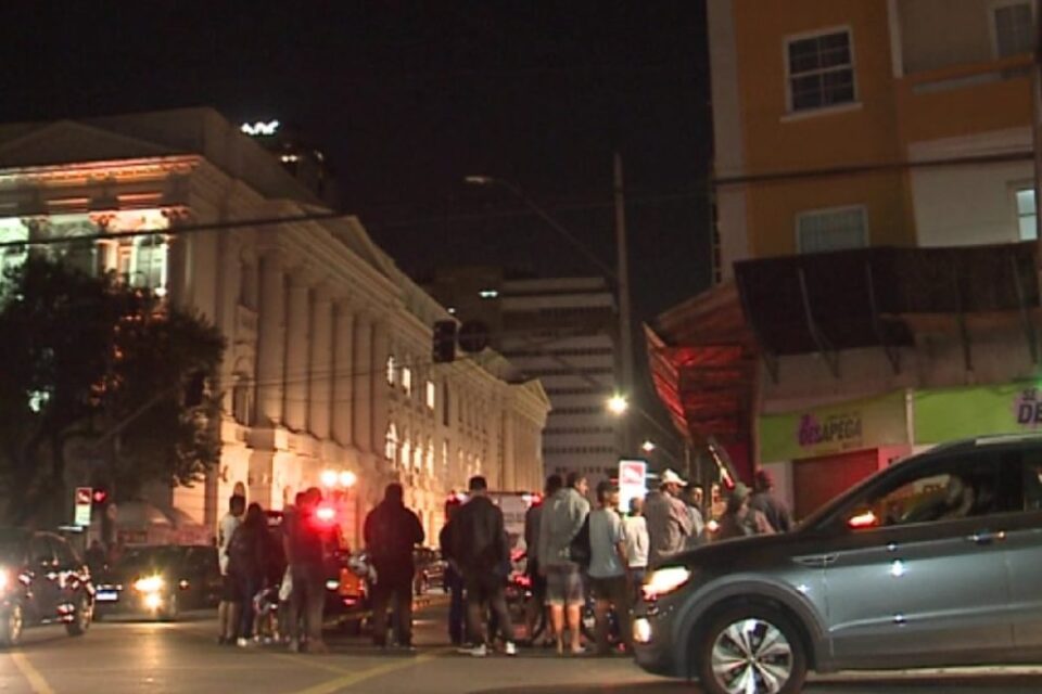 Trágico Assassinato de Mulher na Frente da UFPR Curitiba