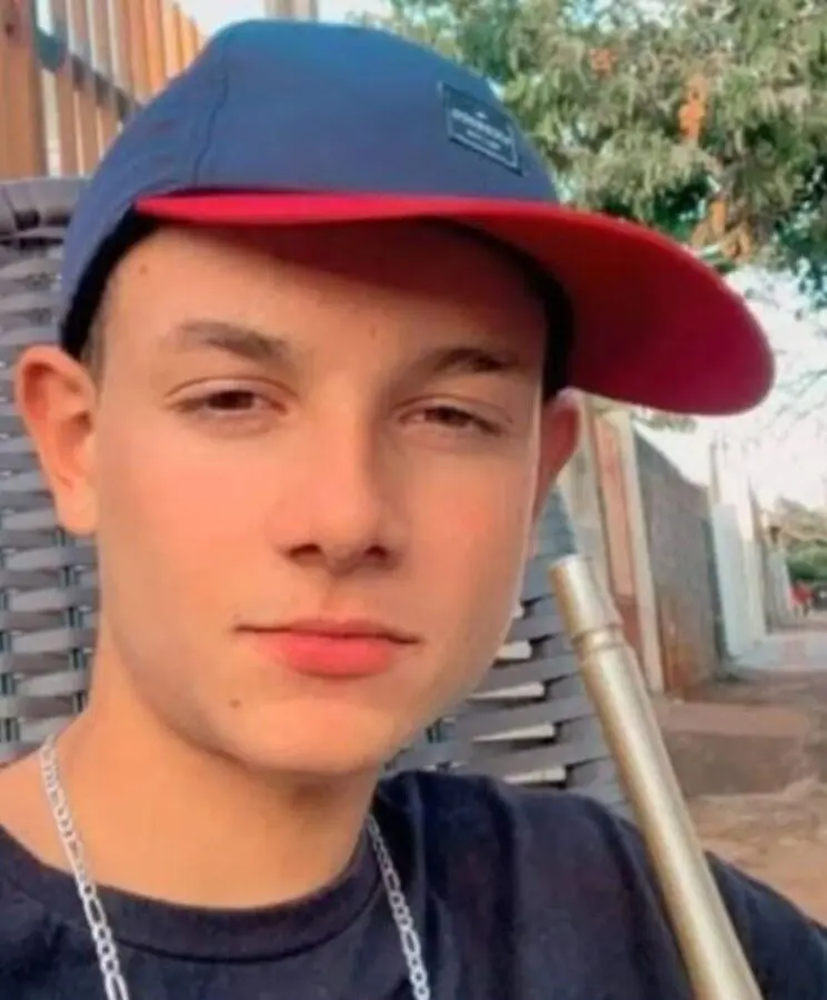 Jovem morre após ser atingido por carro em fuga da polícia no PR