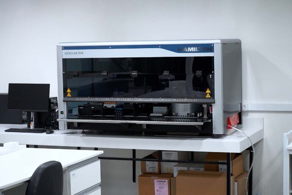 Polícia Científica Adquire Equipamento Avançado para Análise