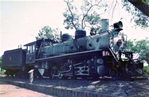 Transporte da locomotiva 608 para o Parque do Ingá em Maringá