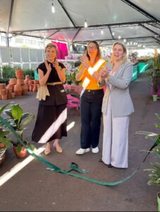 Representantes das entidades beneficiadas durante abertura da 27ª Expoflor de Maringá